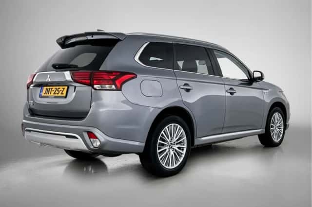 Mitsubishi Outlander (2020) thumbnail 2