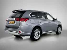 Mitsubishi Outlander (2020) thumbnail 2