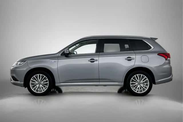 Mitsubishi Outlander (2020) thumbnail 3