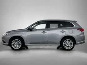 Mitsubishi Outlander (2020) thumbnail 3