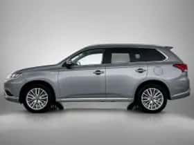 Mitsubishi Outlander (2020) thumbnail 4