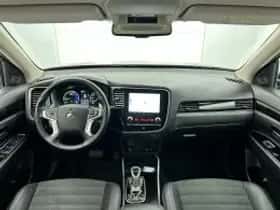 Mitsubishi Outlander (2020) thumbnail 5