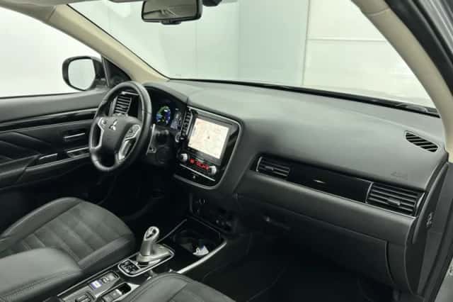 Mitsubishi Outlander (2020) thumbnail 6