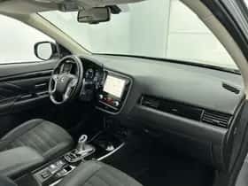 Mitsubishi Outlander (2020) thumbnail 6