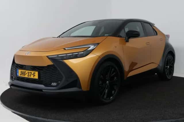 Toyota C-HR (2024) thumbnail 1