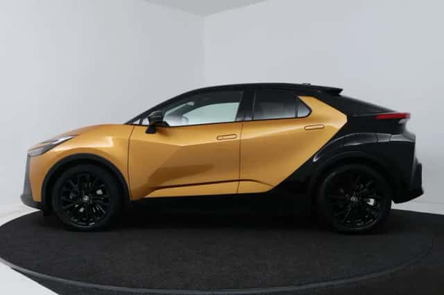 Toyota C-HR (2024) thumbnail 3