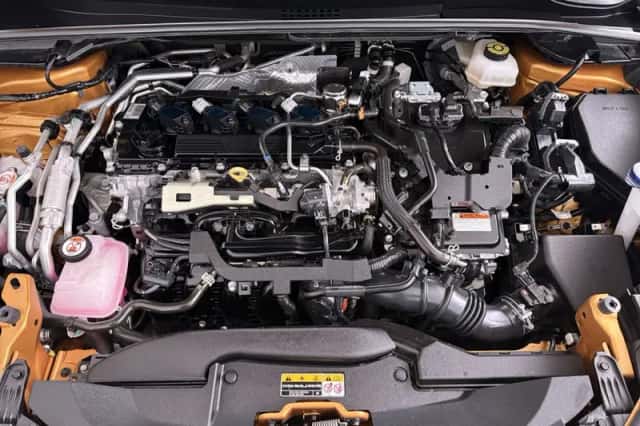 Toyota C-HR (2024) thumbnail 4