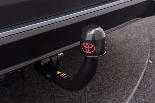 Toyota C-HR (2024) thumbnail 6