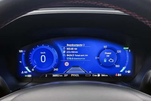 Ford Kuga (2022) thumbnail 5