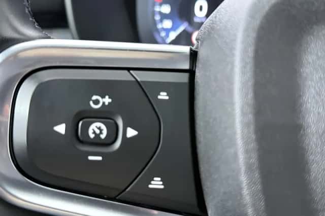 Volvo XC40 (2022) thumbnail 6