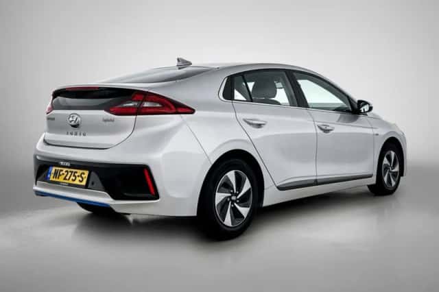 Hyundai Ioniq (2017) thumbnail 2