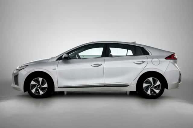 Hyundai Ioniq (2017) thumbnail 3