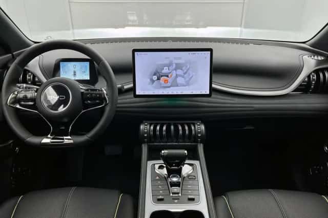 BYD ATTO_3 (2025) thumbnail 5