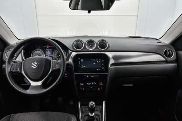Suzuki Vitara (2018) thumbnail 4