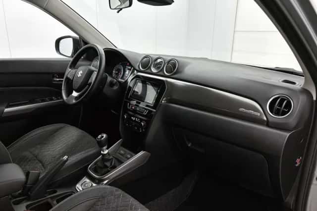 Suzuki Vitara (2018) thumbnail 6
