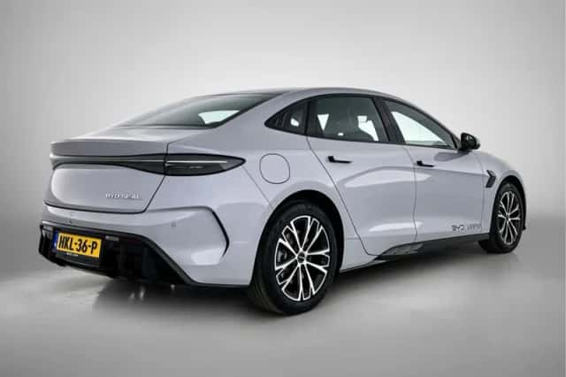 BYD Seal (2025) thumbnail 2