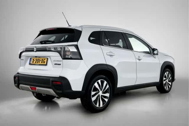 Suzuki S-Cross (2023) thumbnail 2