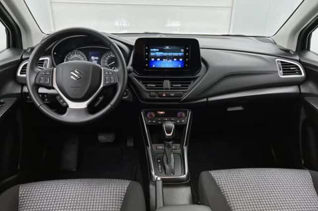 Suzuki S-Cross (2023) thumbnail 4