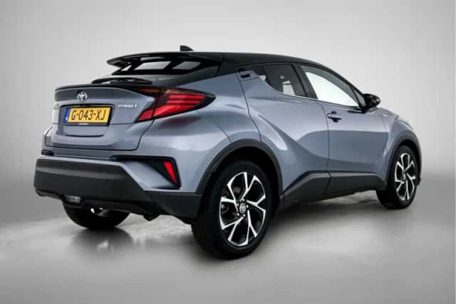 Toyota C-HR (2020) thumbnail 2