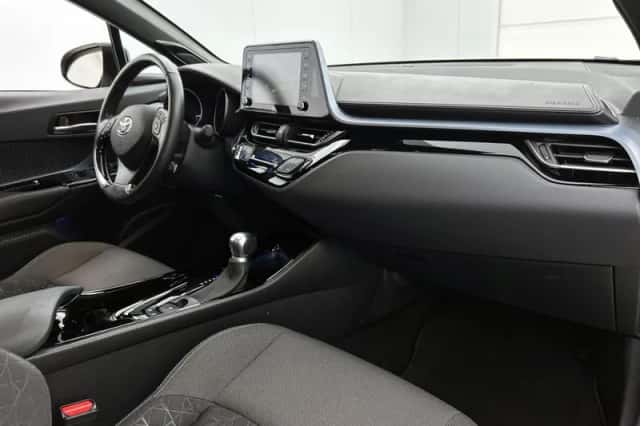 Toyota C-HR (2020) thumbnail 6