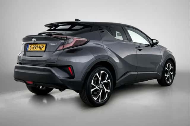Toyota C-HR (2019) thumbnail 2