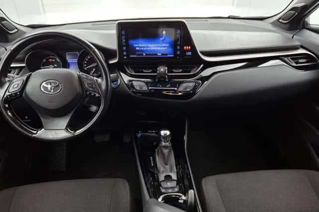 Toyota C-HR (2019) thumbnail 4