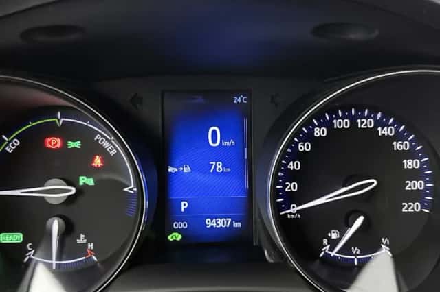 Toyota C-HR (2019) thumbnail 5