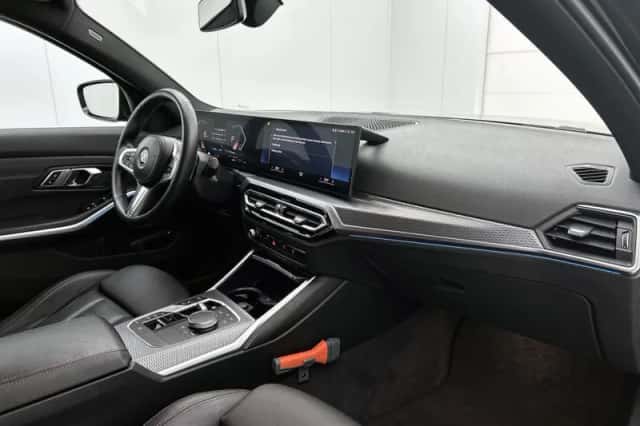 BMW 3_Serie (2023) thumbnail 6