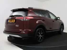 Toyota RAV4 (2016) thumbnail 2
