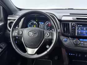 Toyota RAV4 (2016) thumbnail 10
