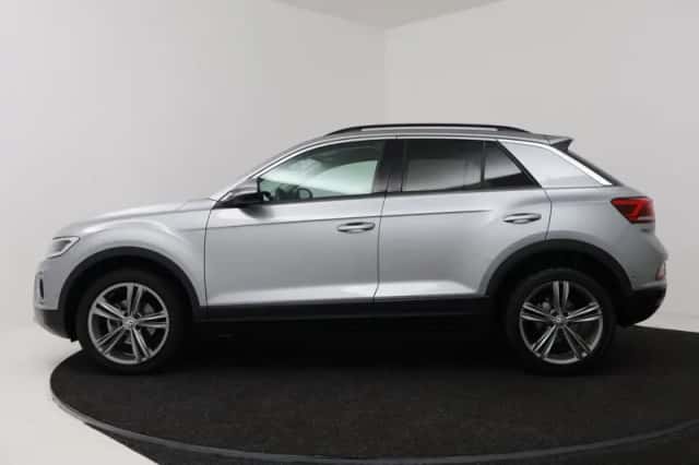 Volkswagen T-Roc (2022) thumbnail 3