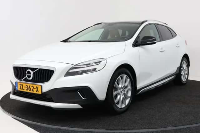 Volvo V40 (2019) thumbnail 1