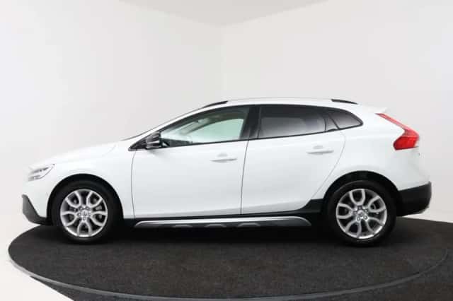 Volvo V40 (2019) thumbnail 3