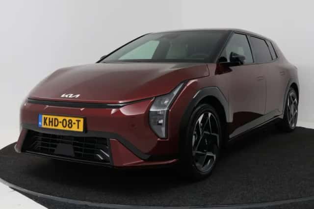 Kia EV4 (2026) thumbnail 1