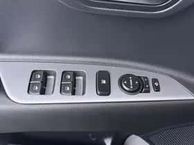 Kia Stonic (2025) thumbnail 4