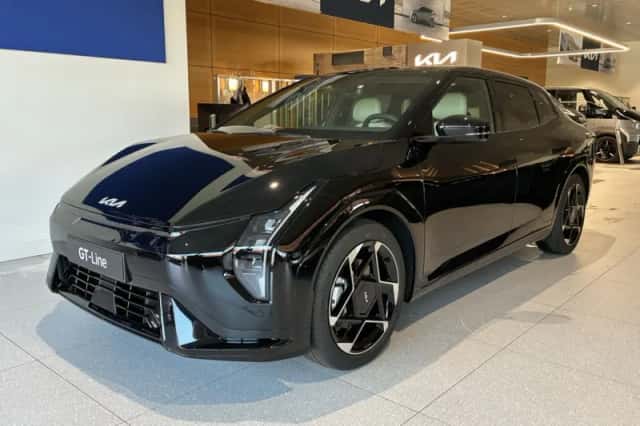 Kia EV4 (2026) thumbnail 1