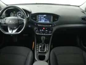 Hyundai Ioniq (2016) thumbnail 5