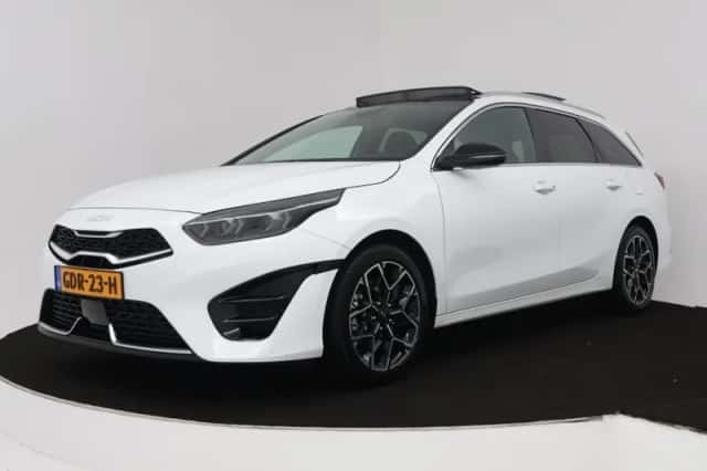 Kia Ceed_Sportswagon (2024) thumbnail 1