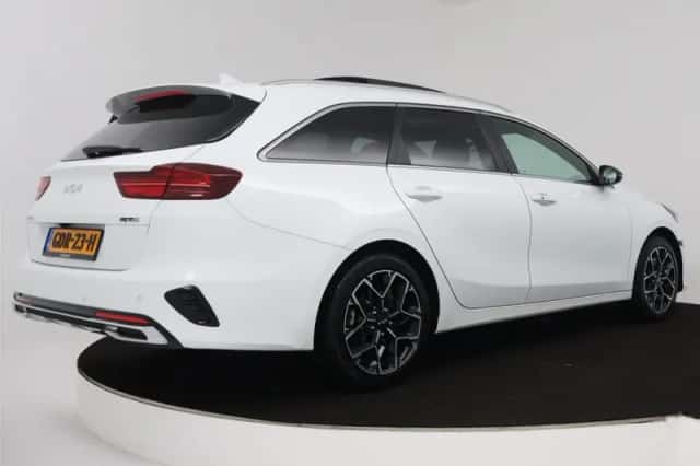 Kia Ceed_Sportswagon (2024) thumbnail 2