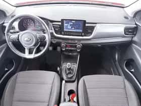 Kia Stonic (2021) thumbnail 4
