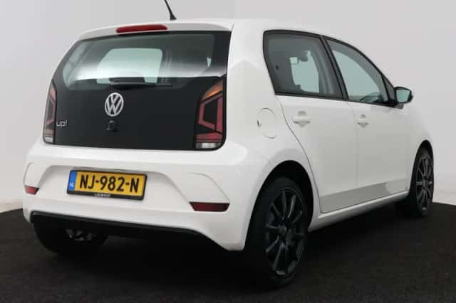 Volkswagen Up! (2017) thumbnail 3