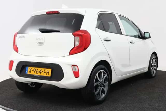 Kia Picanto (2023) thumbnail 3