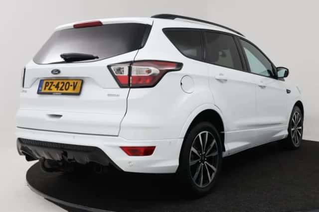 Ford Kuga (2017) thumbnail 2