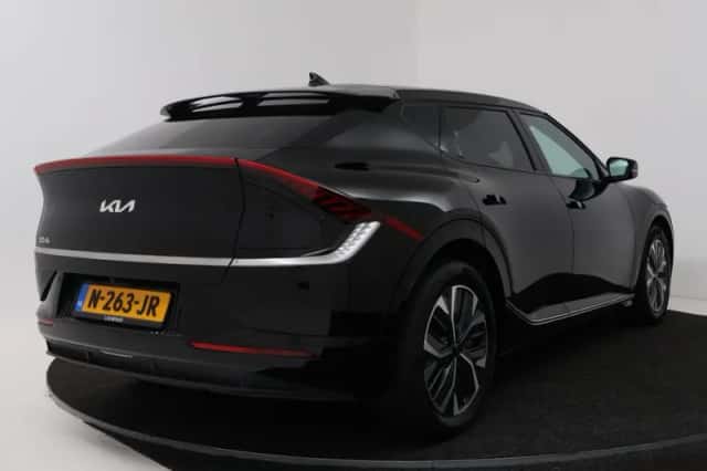 Kia EV6 (2021) thumbnail 2