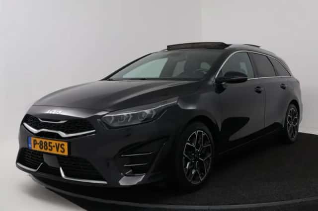 Kia Ceed Sportswagon (2022) thumbnail 1