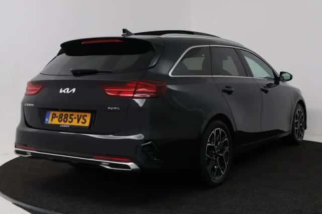 Kia Ceed Sportswagon (2022) thumbnail 2