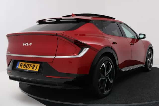 Kia EV6 (2022) thumbnail 2