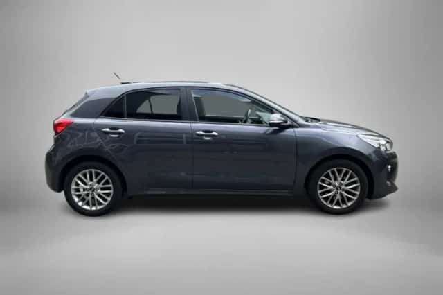 Kia Rio (2017) thumbnail 3