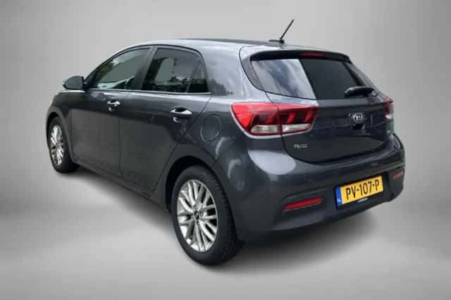 Kia Rio (2017) thumbnail 4