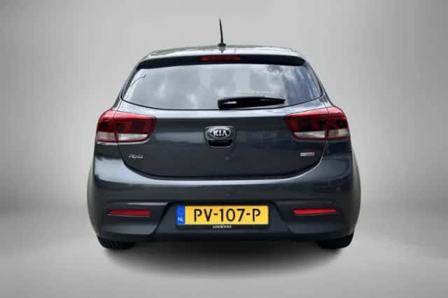 Kia Rio (2017) thumbnail 6